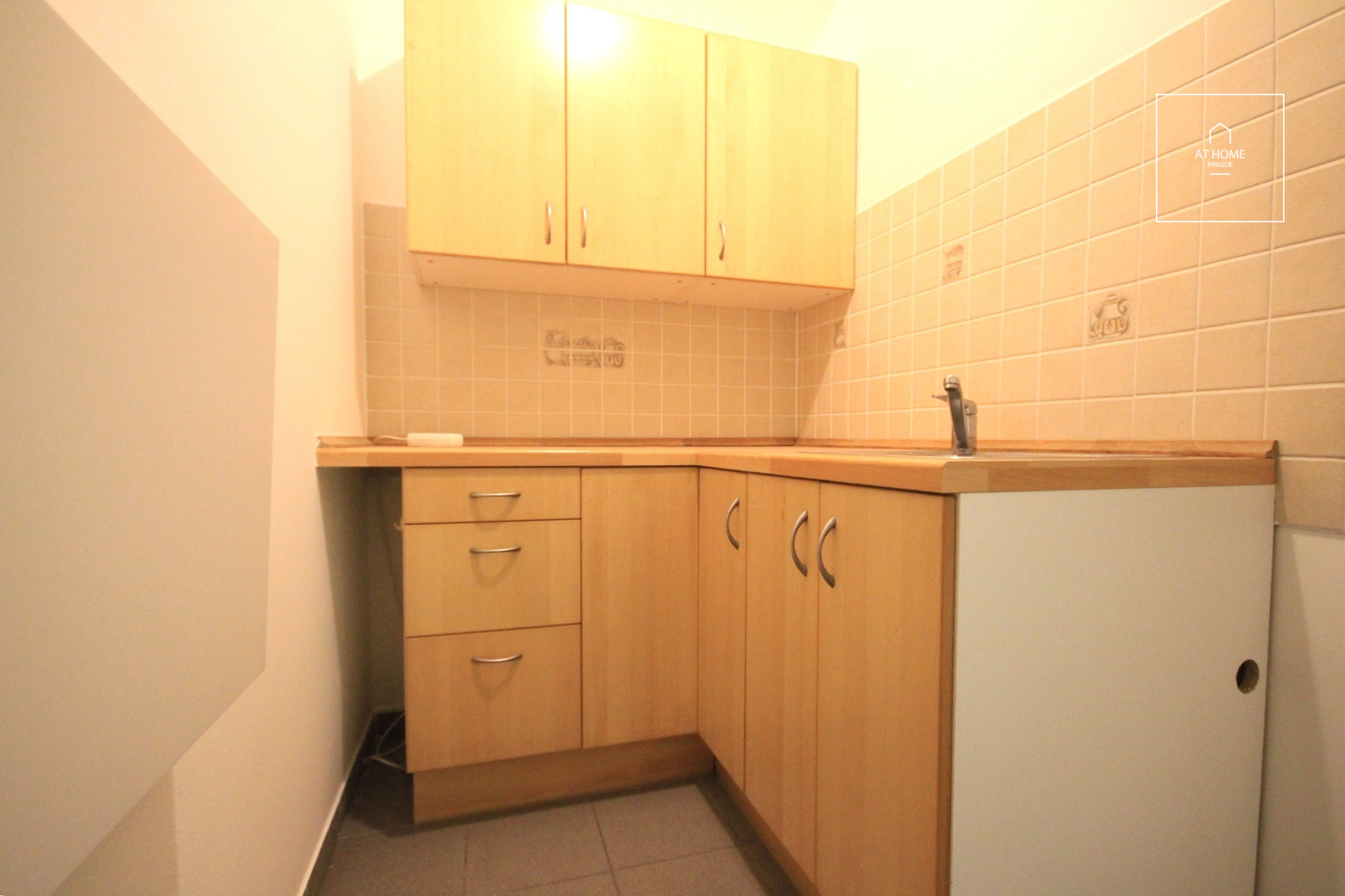 Office, commercial space for rent, Břevnov, Závěrka