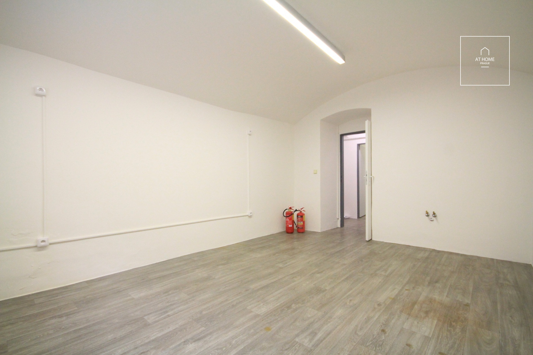 Office, commercial space for rent, Břevnov, Závěrka