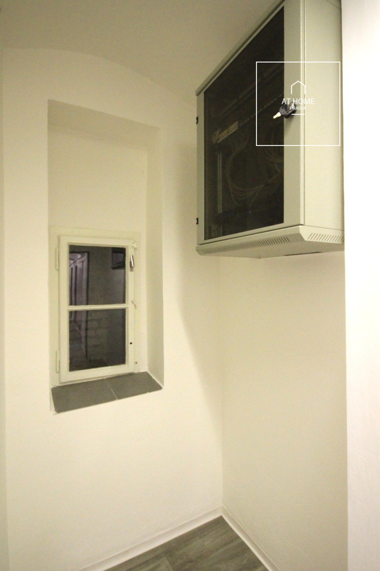 Office, commercial space for rent, Břevnov, Závěrka