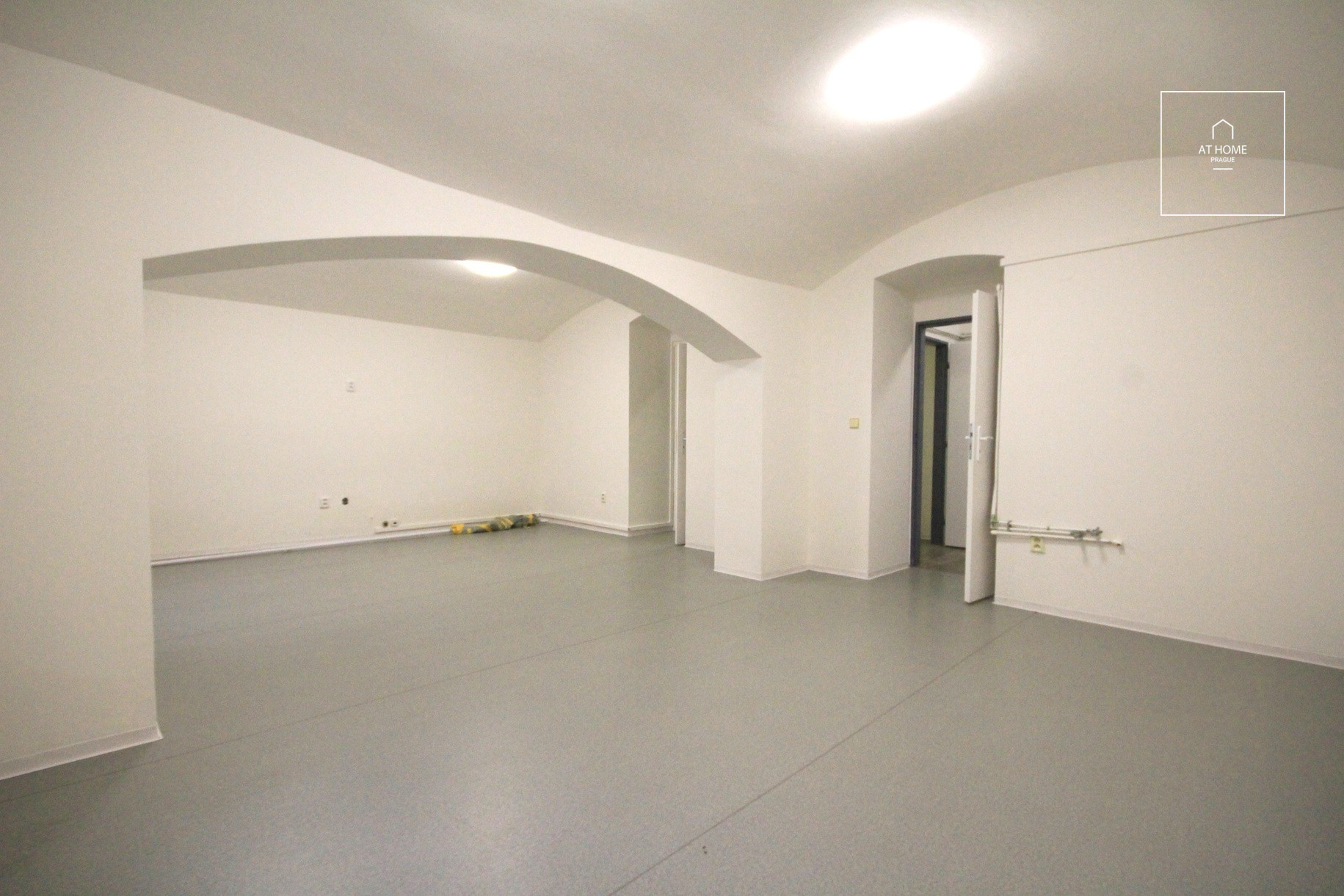 Office, commercial space for rent, Břevnov, Závěrka