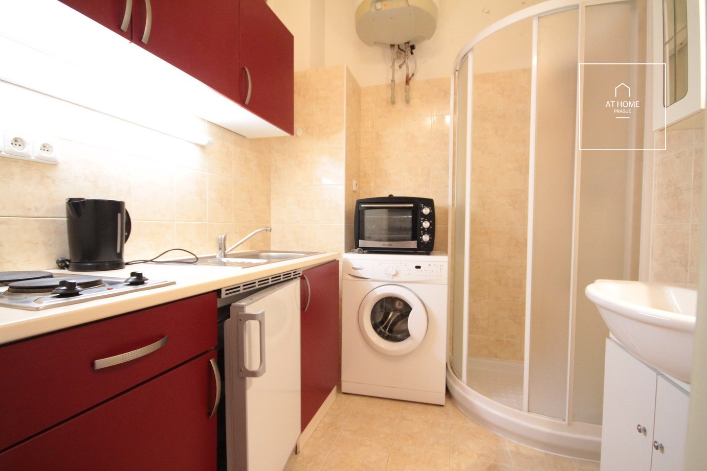 Studio apartment in a quiet place, Čiklova street, Nusle