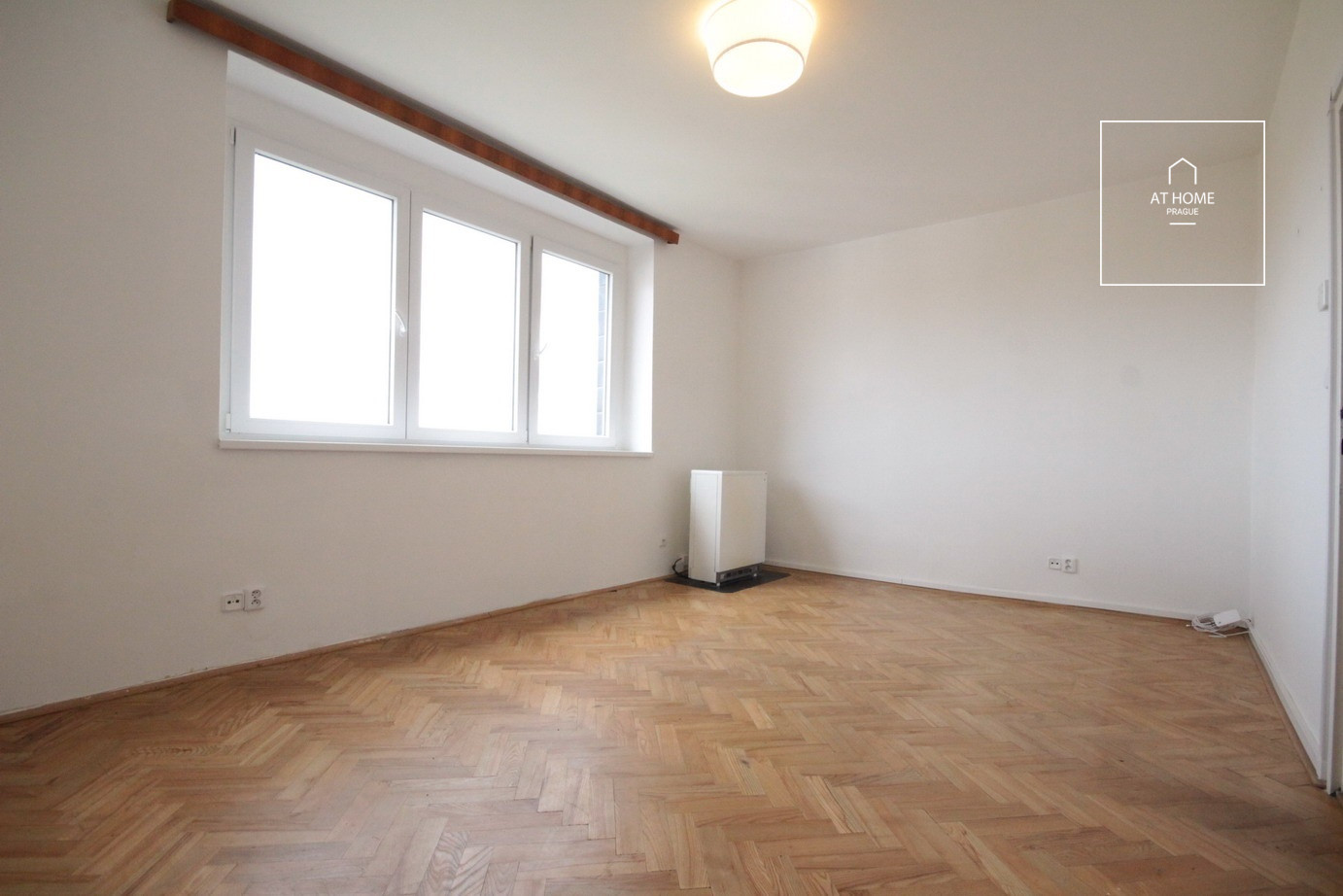 Studio apartment in a quiet place, Čiklova street, Nusle