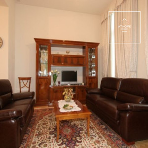 Nadstandardní zařízený byt, Italská, Vinohrady