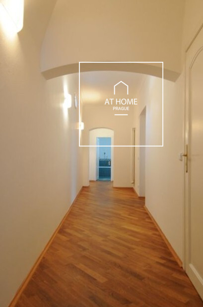 Charming 3-bedroom apartment with terrace, Malá Strana