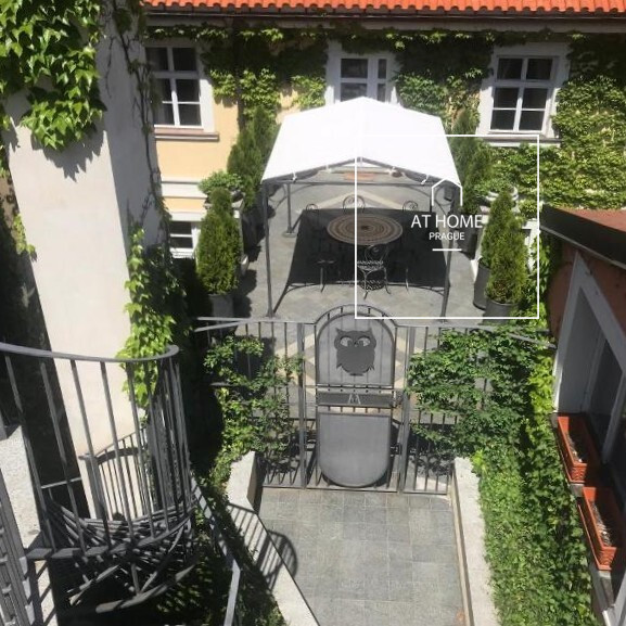 Charming 3-bedroom apartment with terrace, Malá Strana