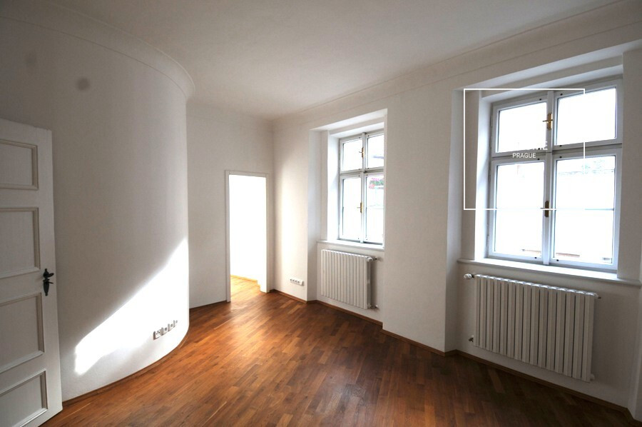 Charming 3-bedroom apartment with terrace, Malá Strana