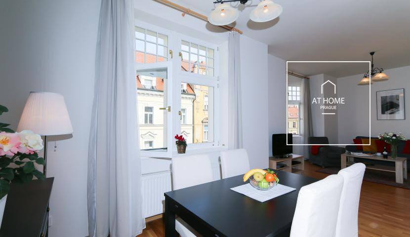 Příjemný zařízený byt 2+kk, Na Kozačce, Vinohrady