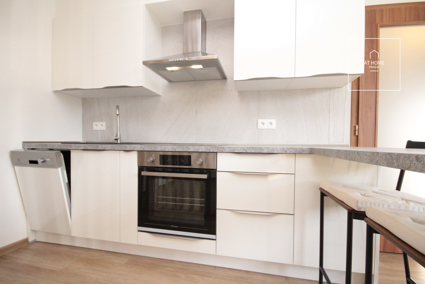 Nice one bedroom new apartment with parking, Zličín - Chrášťany