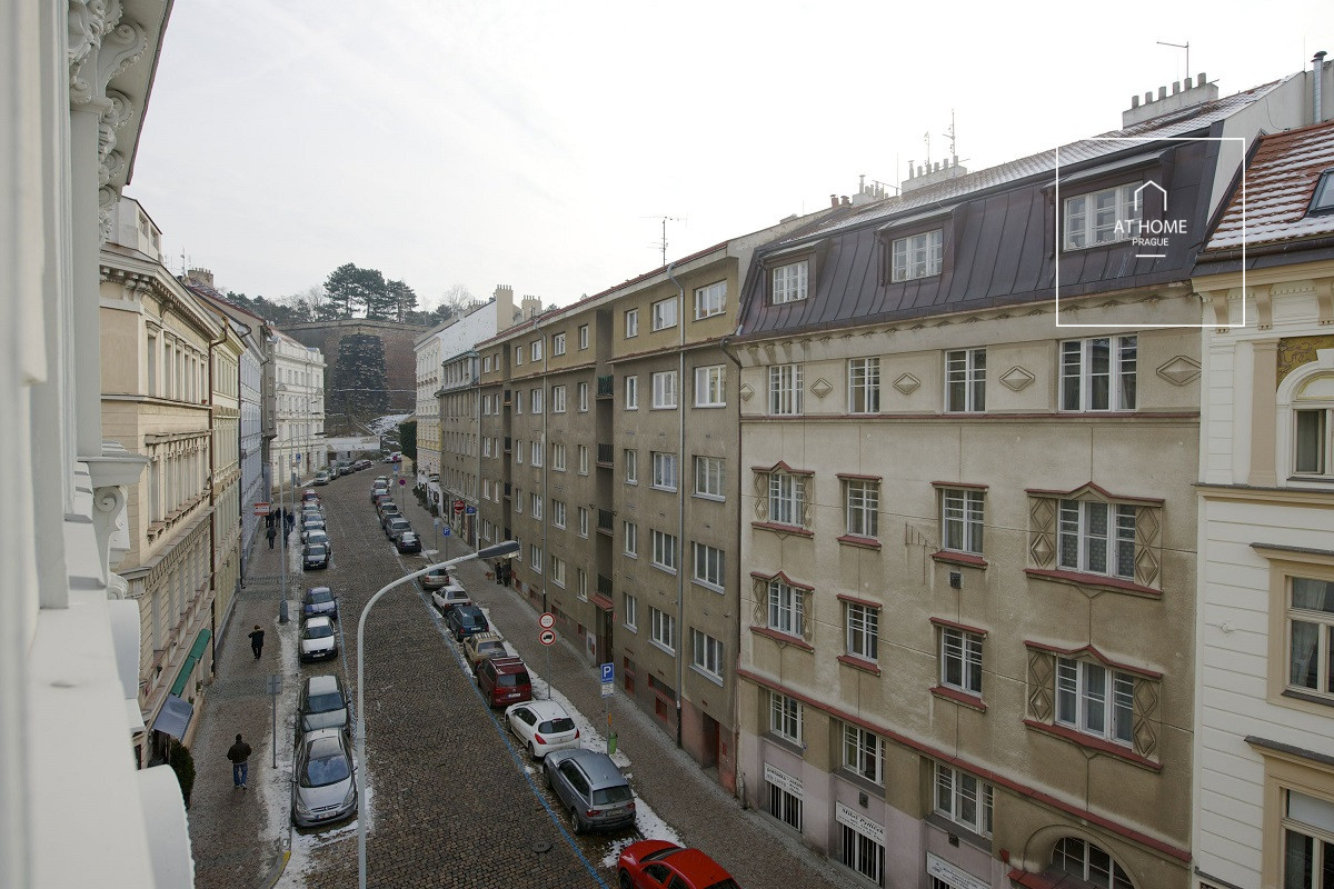 Plně zařízený byt 2+kk, Vratislavova, Vyšehrad