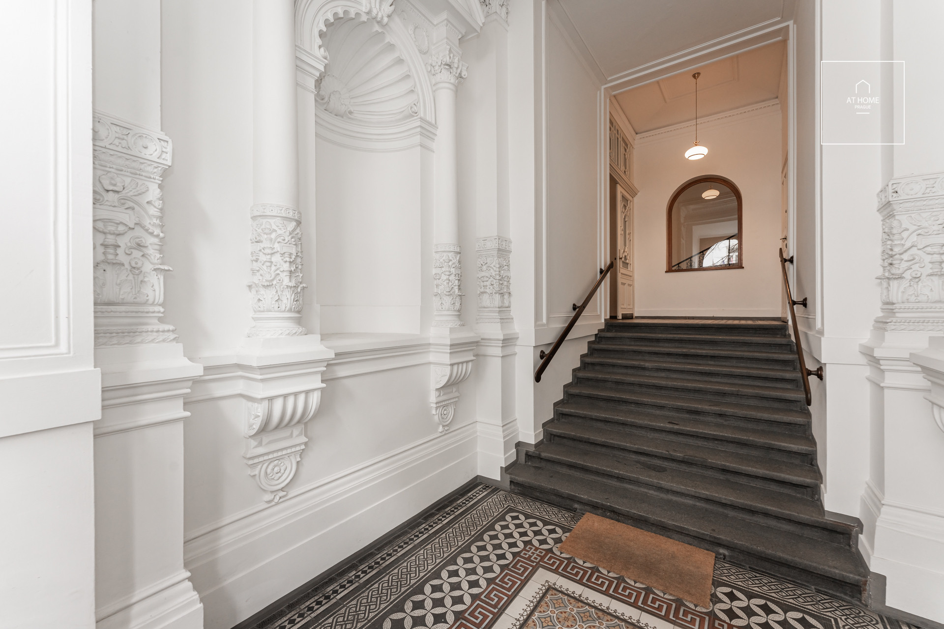 Unfurnished 1 bedroom apartment, Jana Masaryka, Vinohrady