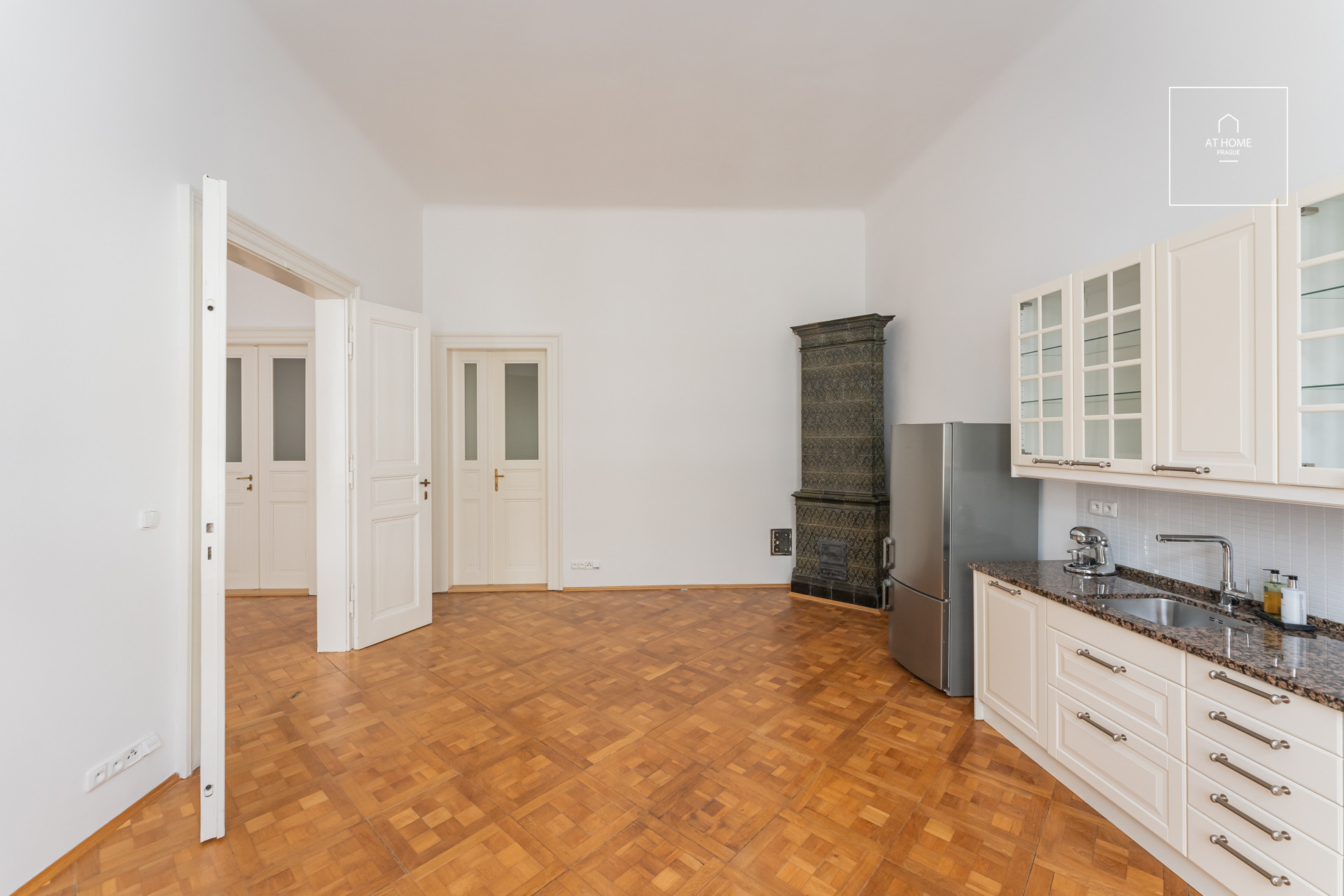 Unfurnished 1 bedroom apartment, Jana Masaryka, Vinohrady