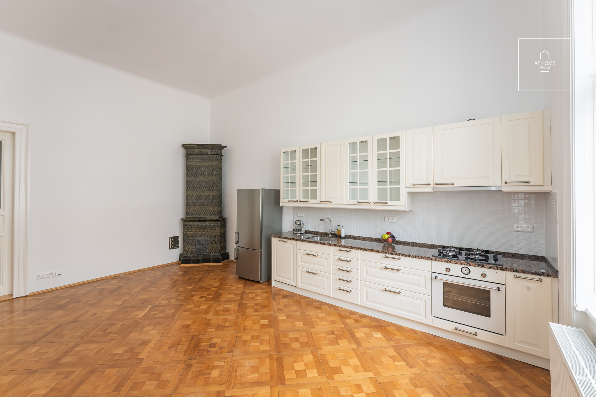 Unfurnished 1 bedroom apartment, Jana Masaryka, Vinohrady