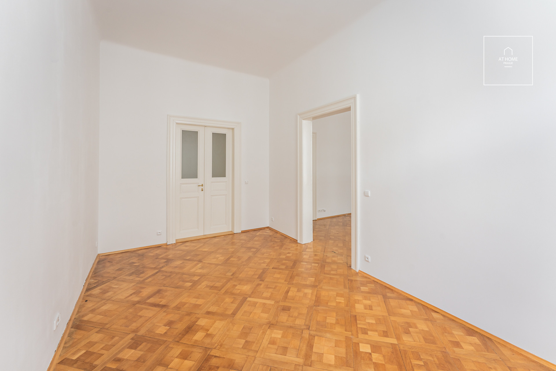 Unfurnished 1 bedroom apartment, Jana Masaryka, Vinohrady