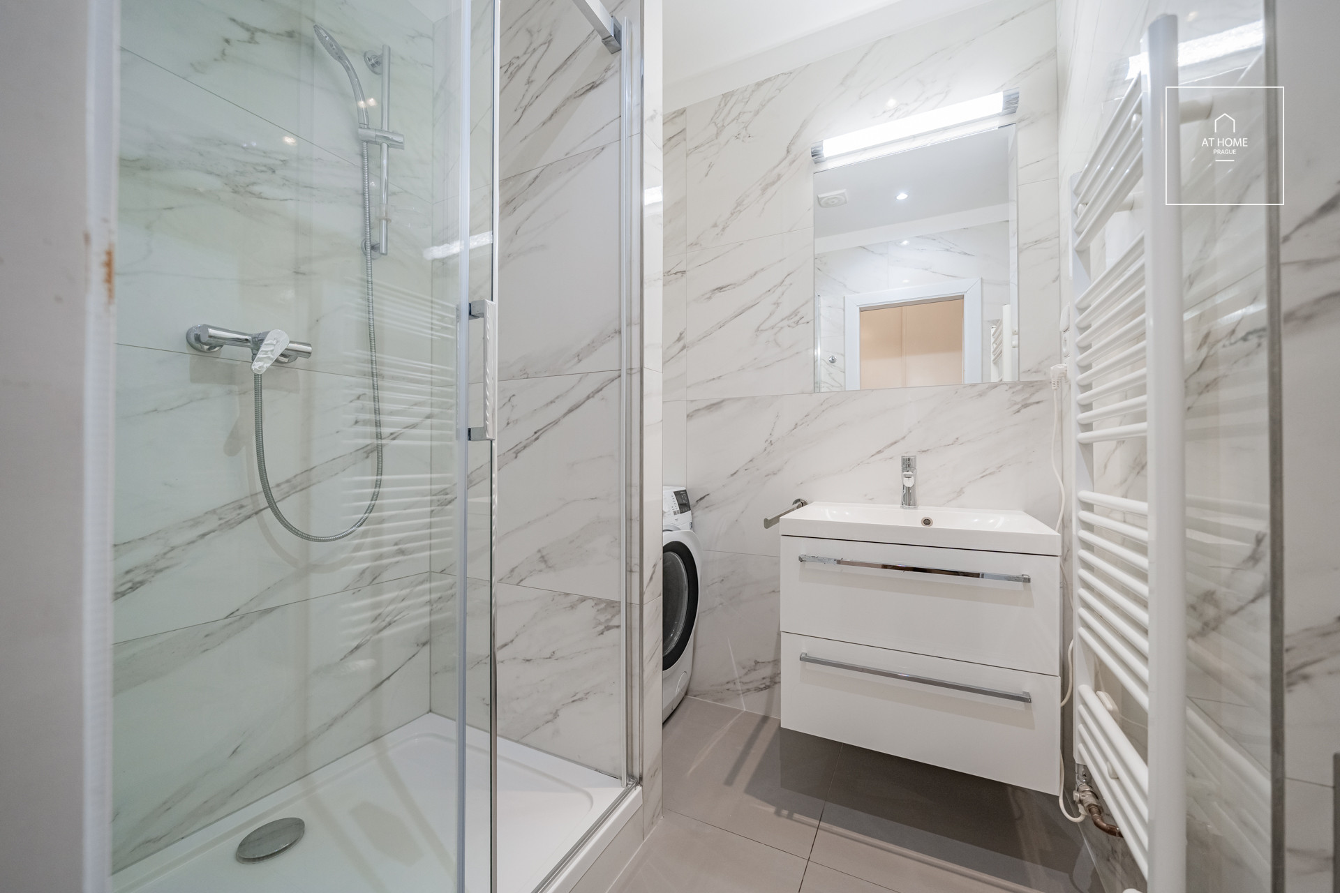 Unfurnished 1 bedroom apartment, Slezská, Vinohrady