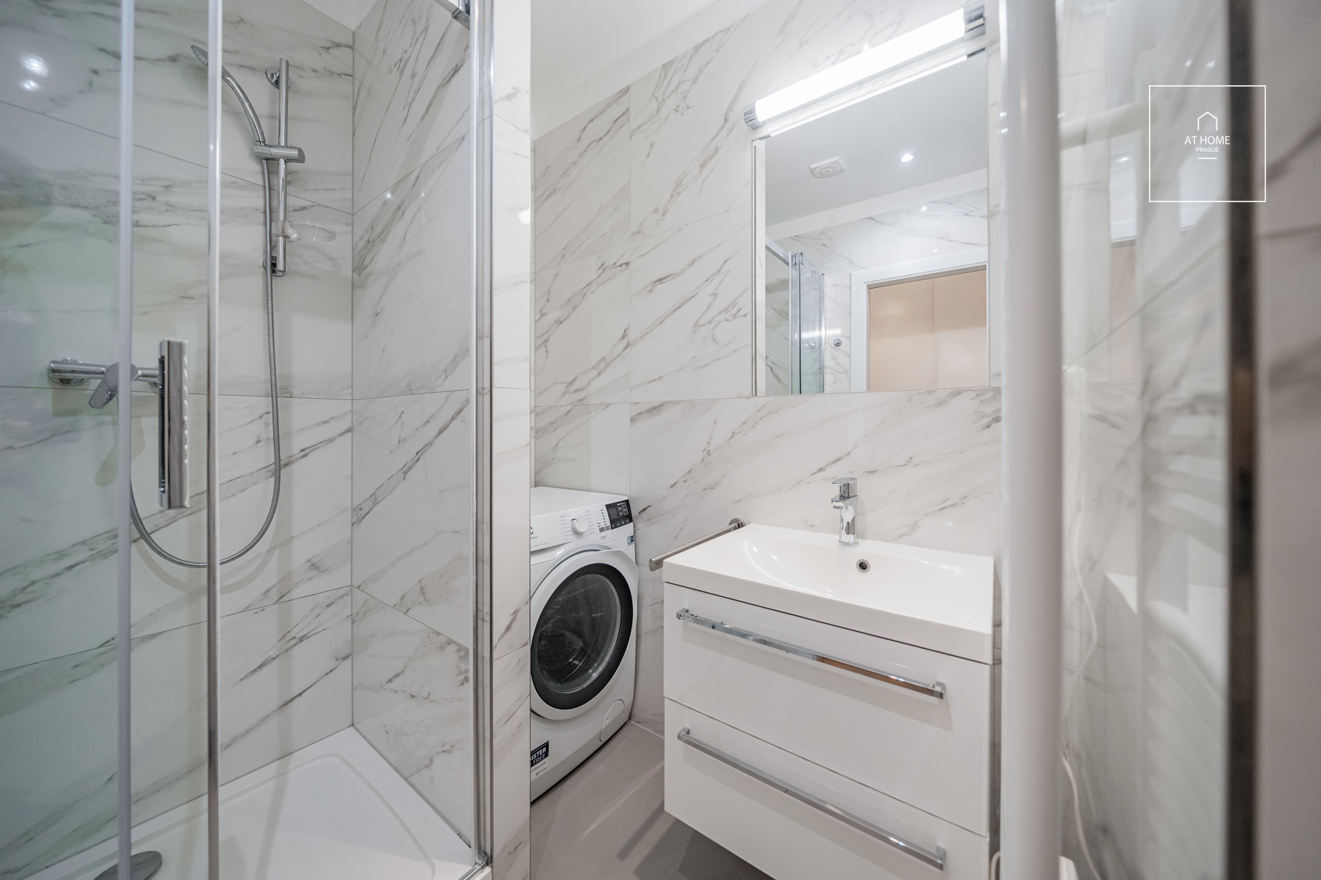 Unfurnished 1 bedroom apartment, Slezská, Vinohrady