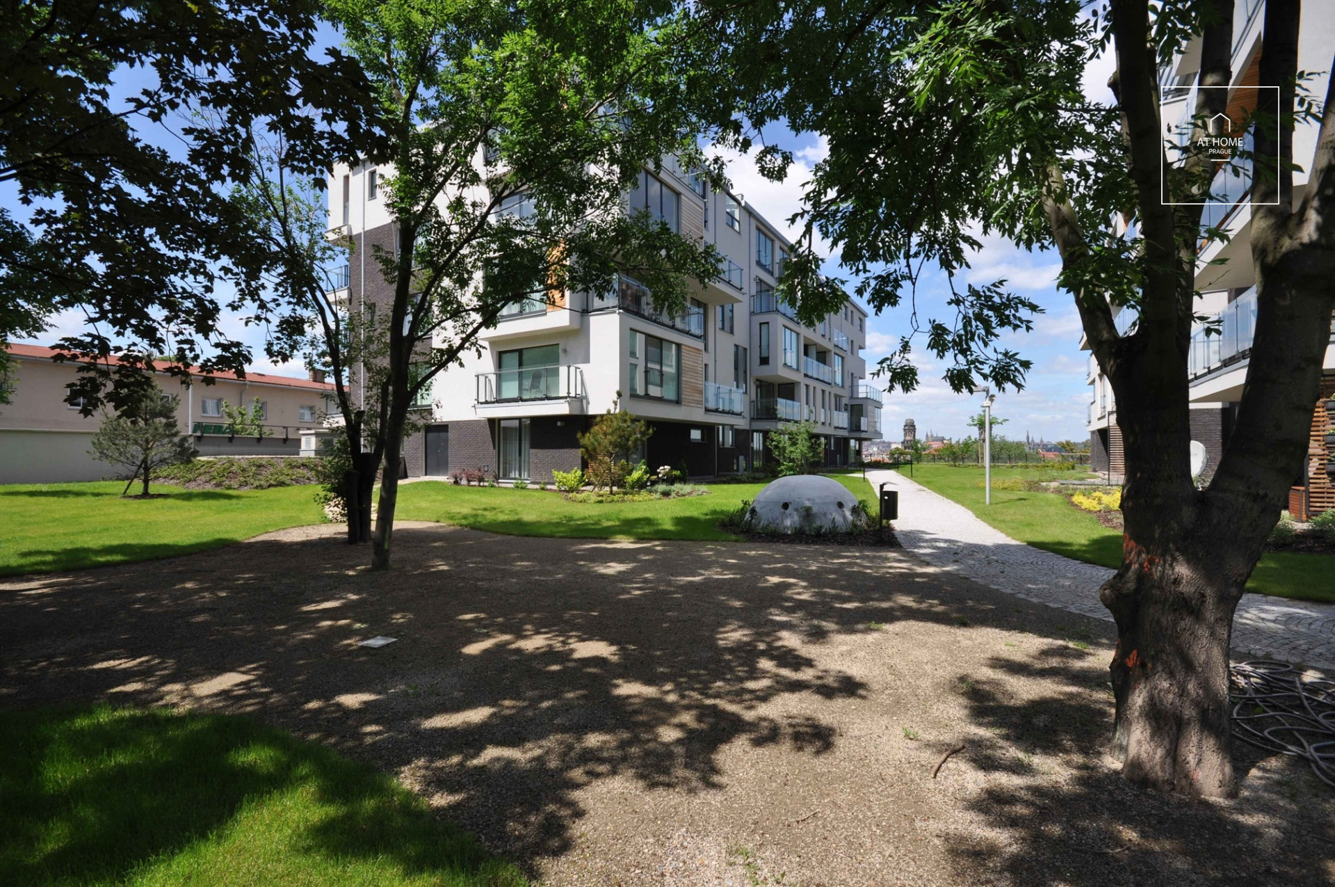 Plně zařízený luxusní byt 4+kk, 2x terasa, Rezidence Riegrovy Sady, Vinohrady