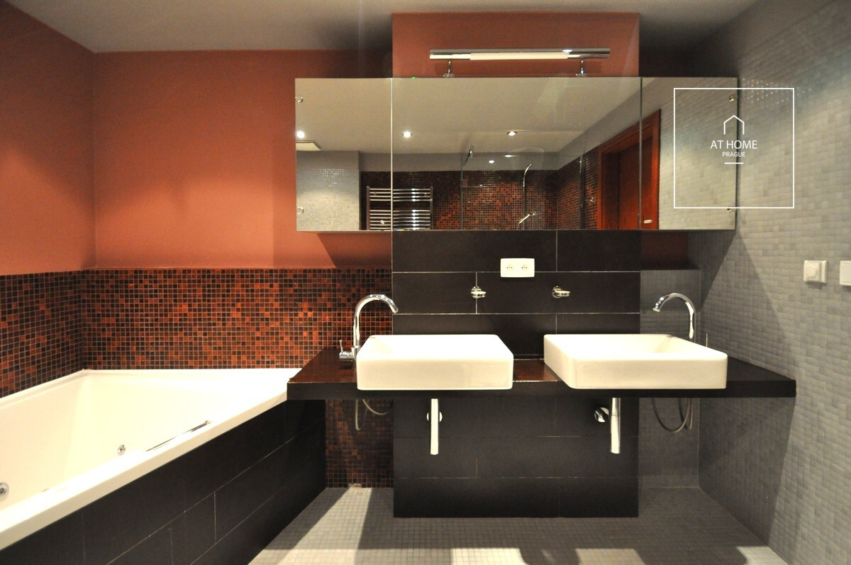 Plně zařízený luxusní byt 4+kk, 2x terasa, Rezidence Riegrovy Sady, Vinohrady