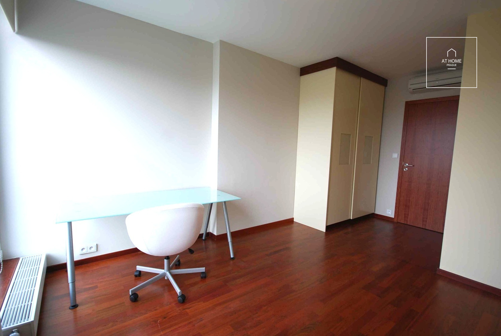 Plně zařízený luxusní byt 4+kk, 2x terasa, Rezidence Riegrovy Sady, Vinohrady