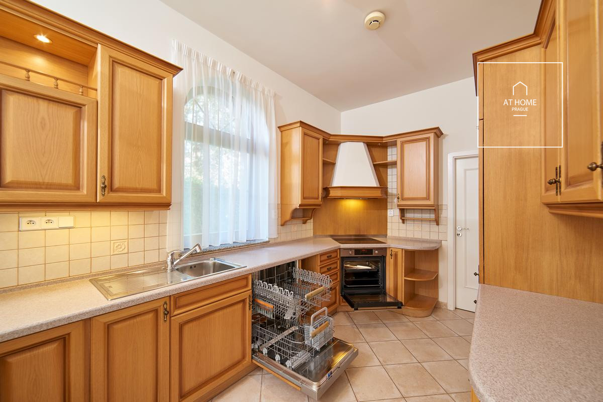 Luxurious villa at Prague 6 - Nebušice, Villas Šárka.