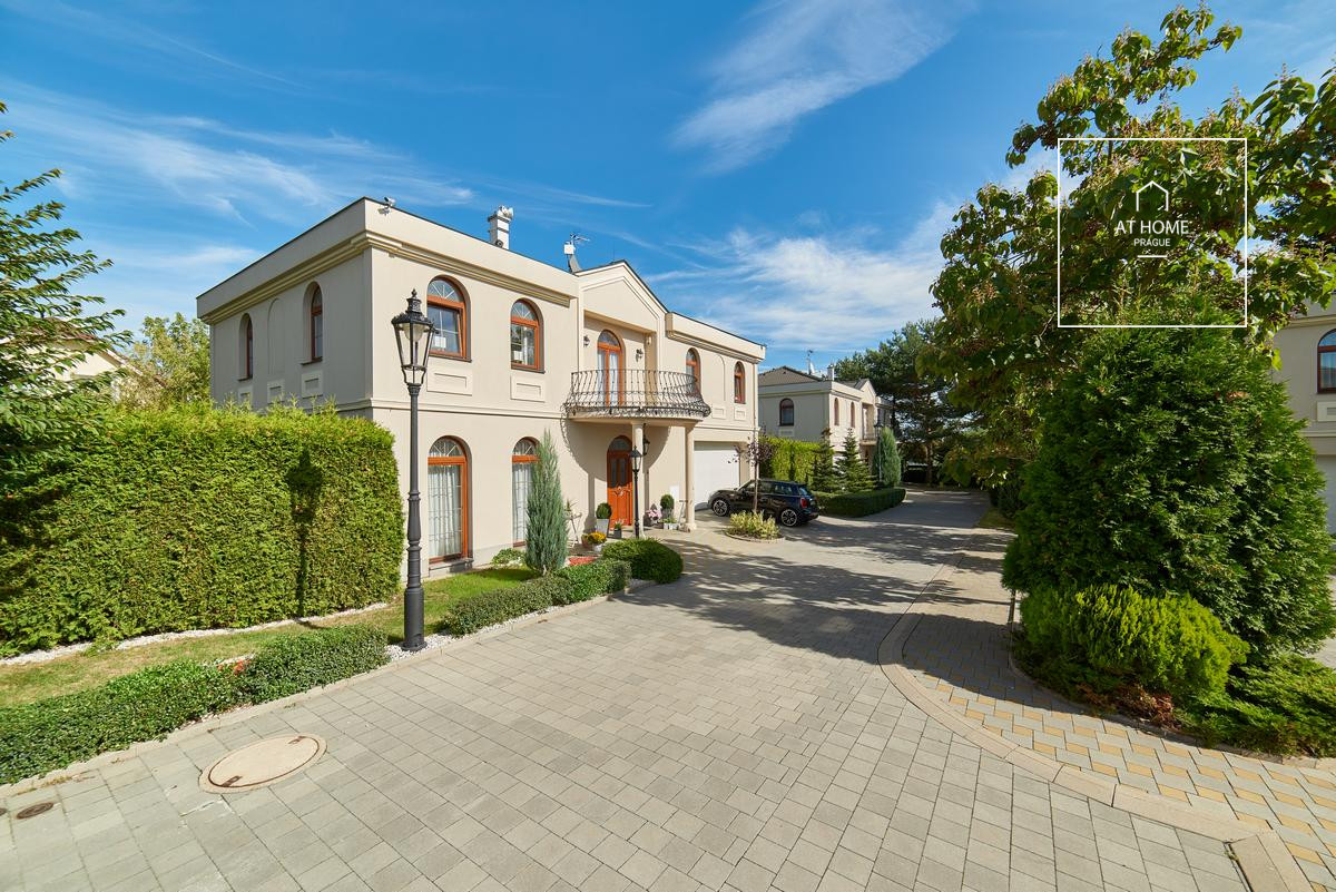 Luxurious villa at Prague 6 - Nebušice, Villas Šárka.