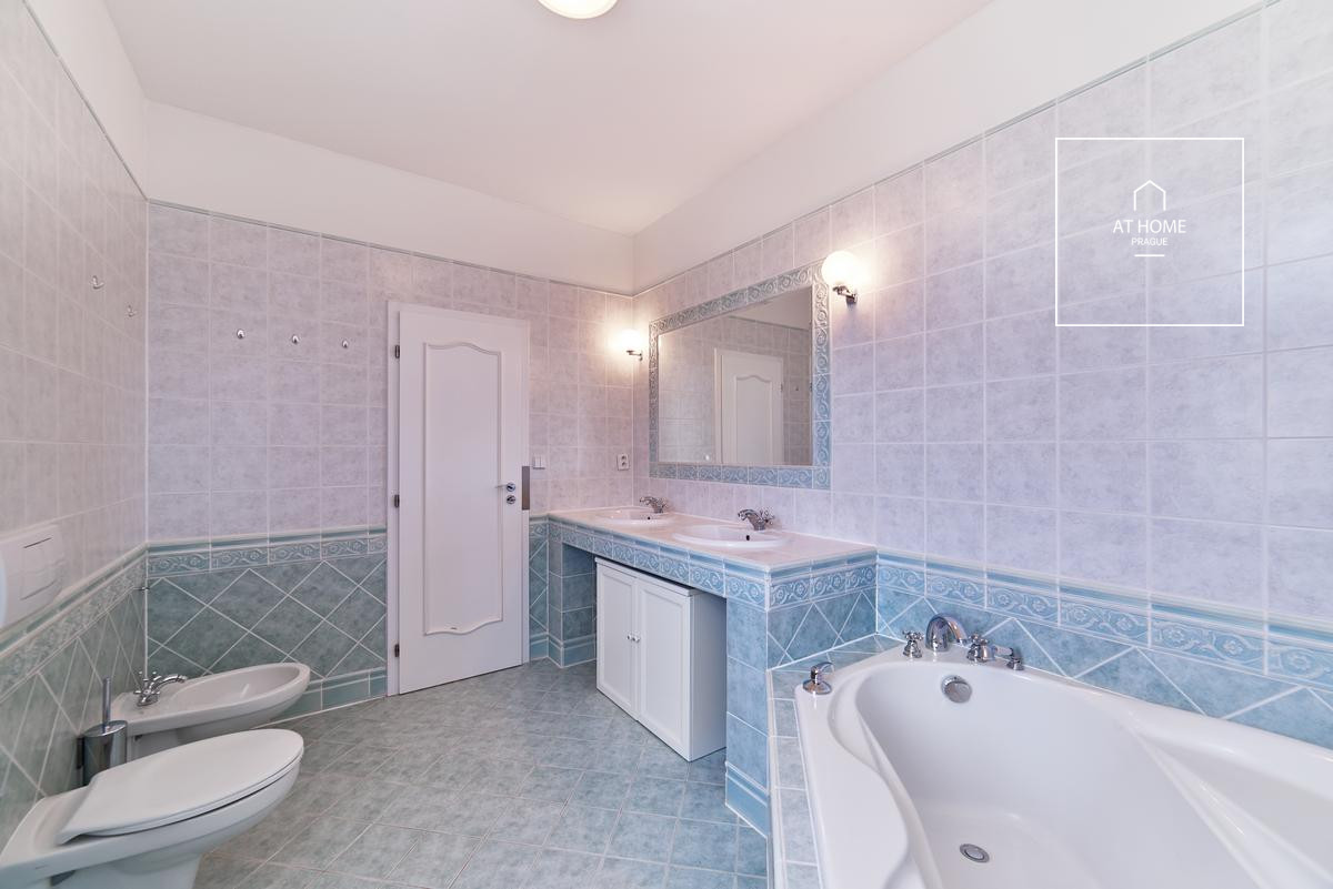 Luxurious villa at Prague 6 - Nebušice, Villas Šárka.