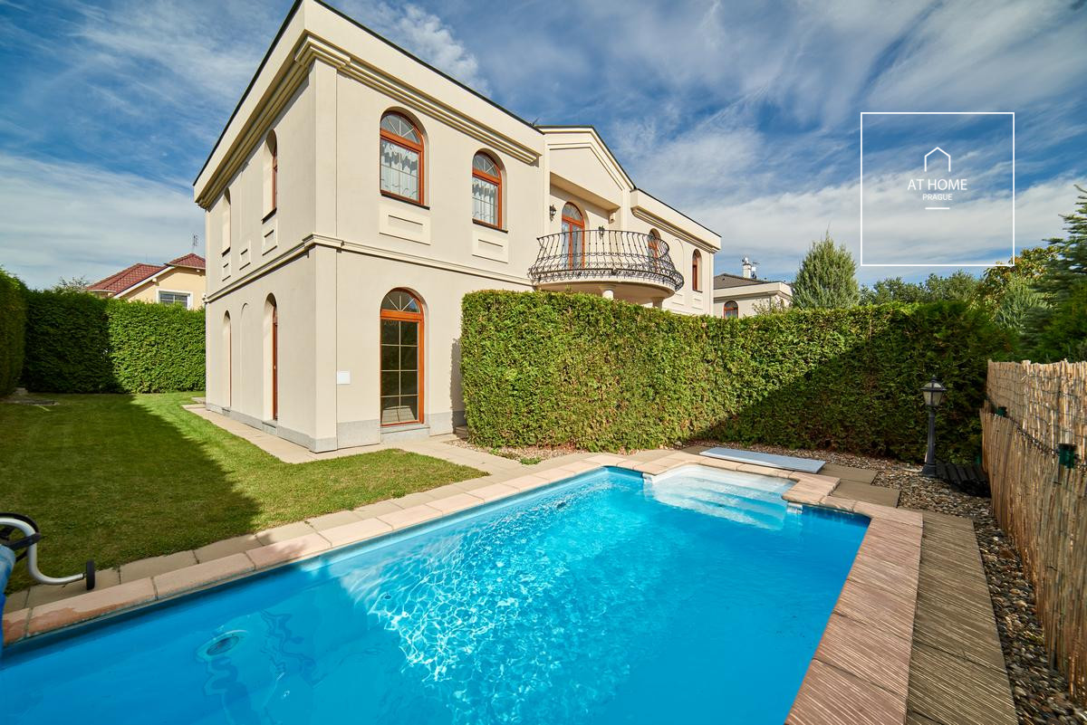 Luxurious villa at Prague 6 - Nebušice, Villas Šárka.