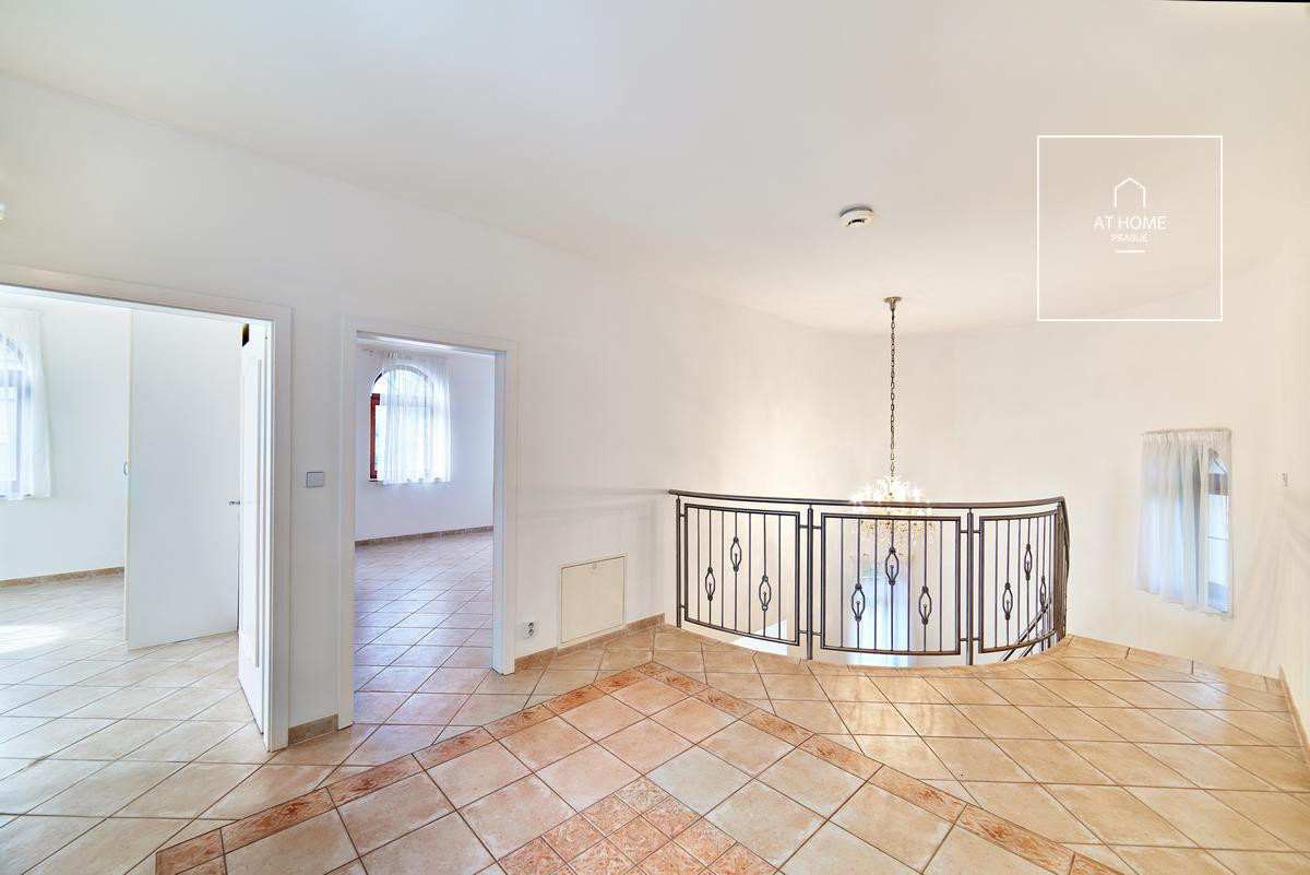 Luxurious villa at Prague 6 - Nebušice, Villas Šárka.