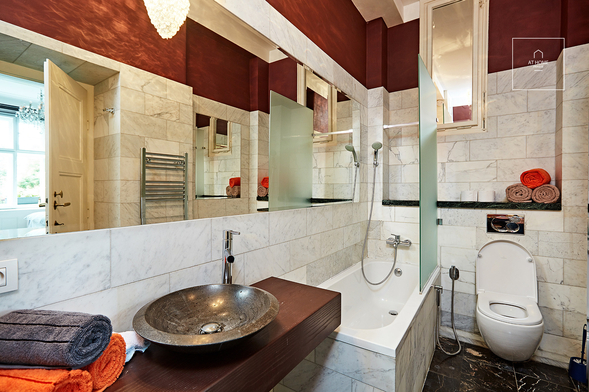 Plně zařízený luxusní byt, 2 ložnice, Na Hrobci, Nové Město