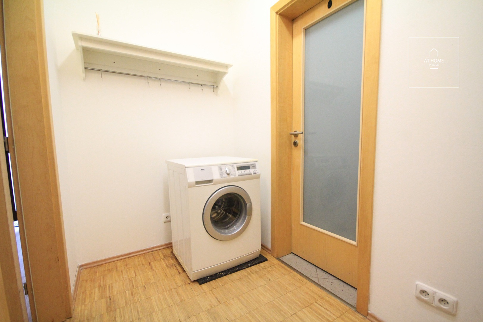 Unfurnished studio, Žižkov