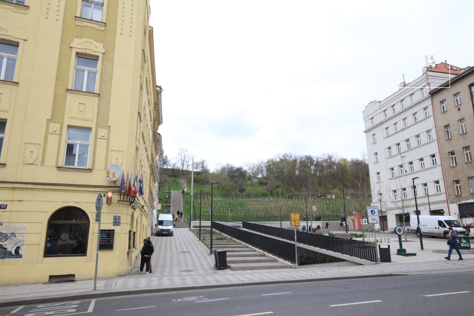 Byt 1+kk, nezařízený, Žižkov