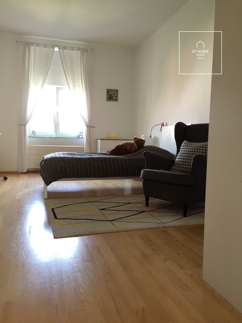 Unfurnished (furnishing possible), 5-bedroom apartment with terrace, Chopinova, Vinohrady