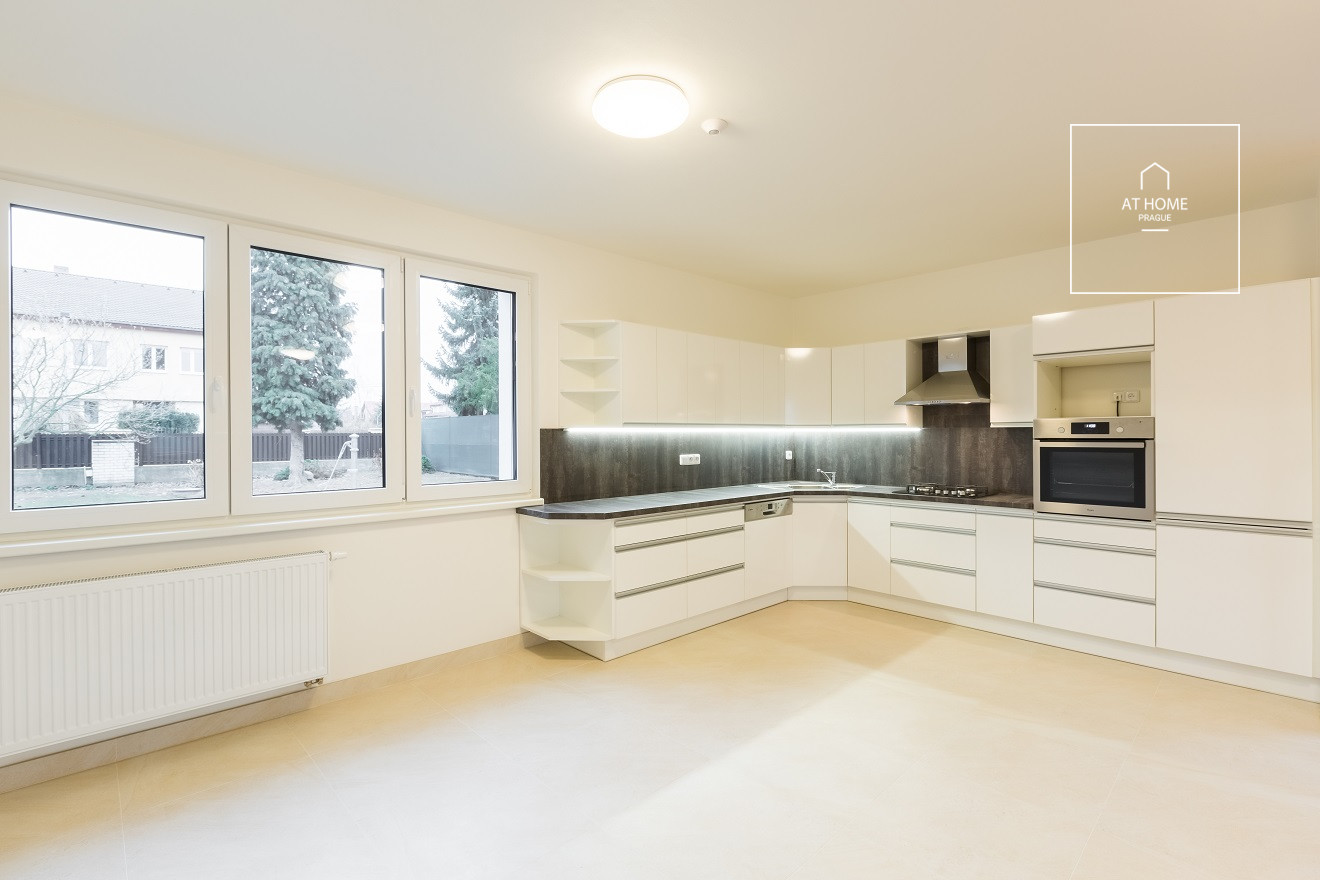 Unfurnished large 5 bedroom villa, Ke Smrčině, Újezd