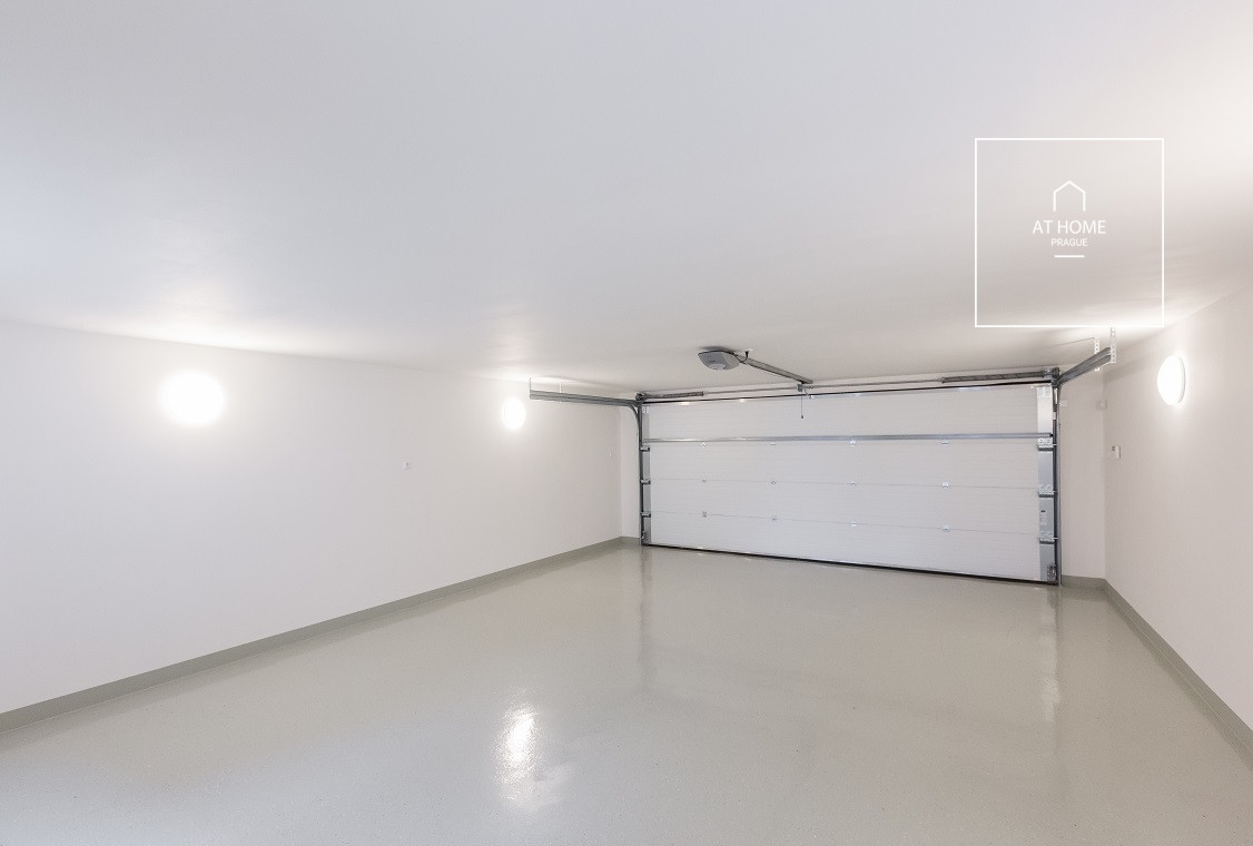 Unfurnished large 5 bedroom villa, Ke Smrčině, Újezd