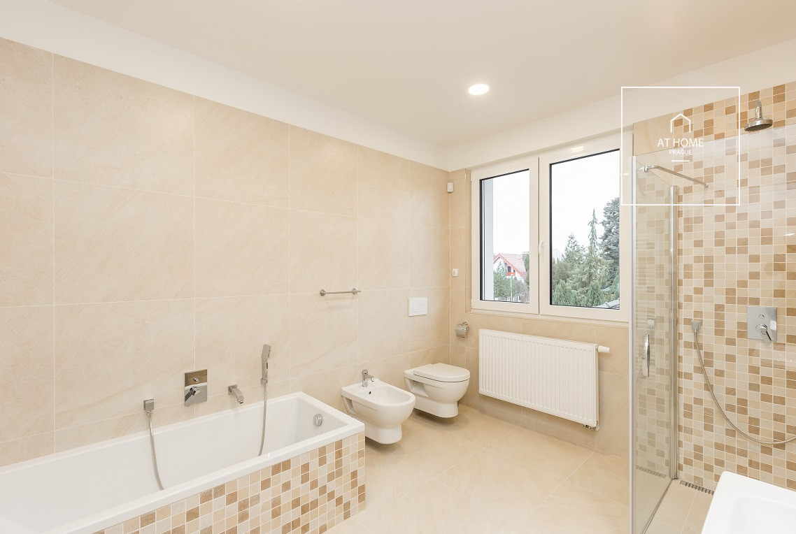 Unfurnished large 5 bedroom villa, Ke Smrčině, Újezd