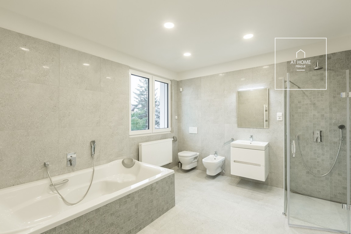 Unfurnished large 5 bedroom villa, Ke Smrčině, Újezd