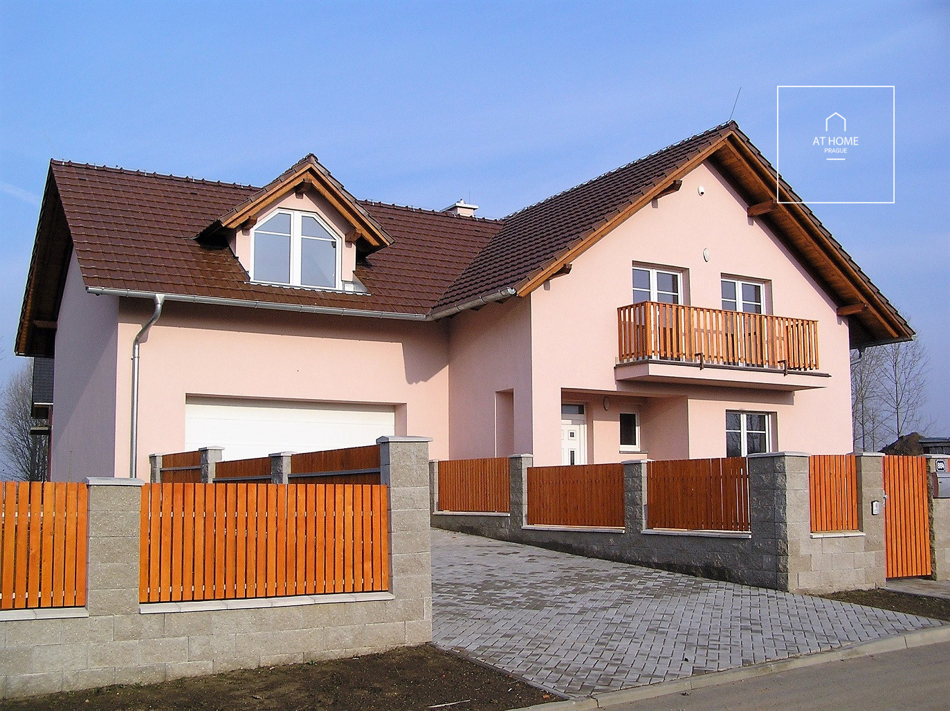 Unfurnished, spacious 4-bedroom family house with garden, Pod Valem II., Průhonice