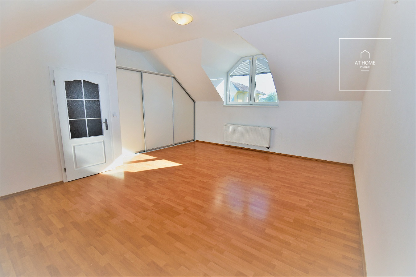 Unfurnished, spacious 4-bedroom family house with garden, Pod Valem II., Průhonice