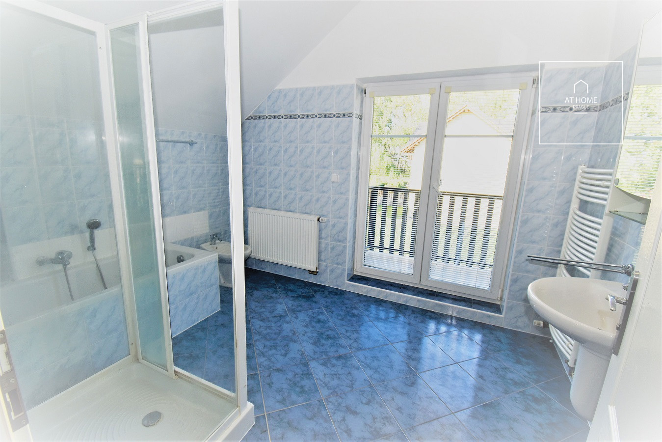 Unfurnished, spacious 4-bedroom family house with garden, Pod Valem II., Průhonice