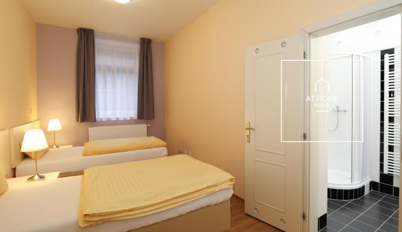 Duplex 4+1 v přízemí renovovaného klasického domu, Vinohrady