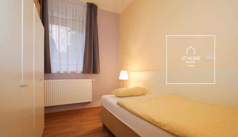 Duplex 4+1 v přízemí renovovaného klasického domu, Vinohrady