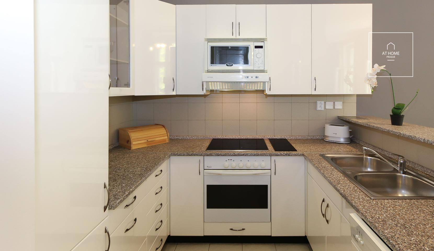 Plně zařízený byt 3+kk/balkon, Belgická, Vinohrady