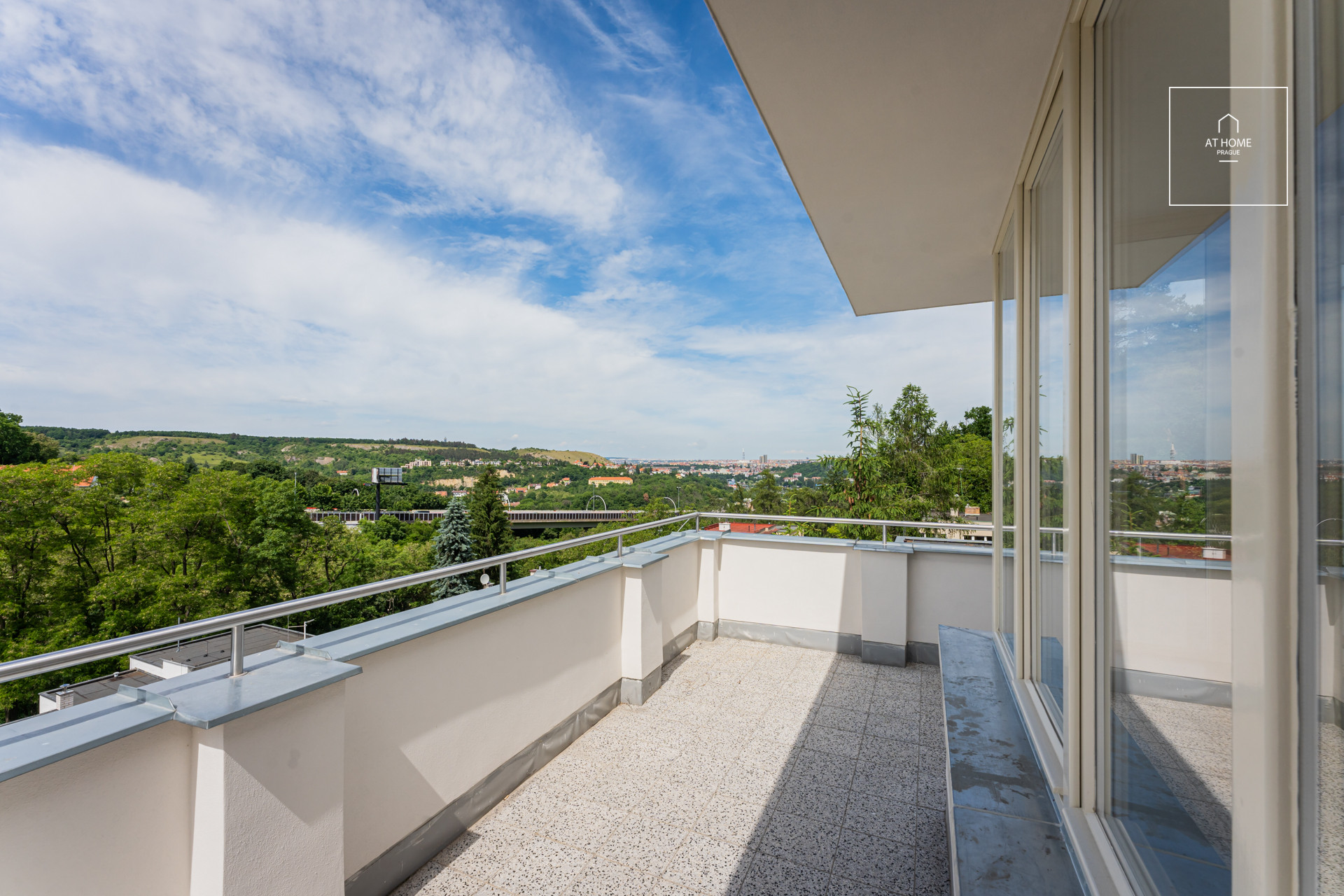 Charming one bedroom apartment with a terrace in a representative villa, Hlubočepy, Prague 5
