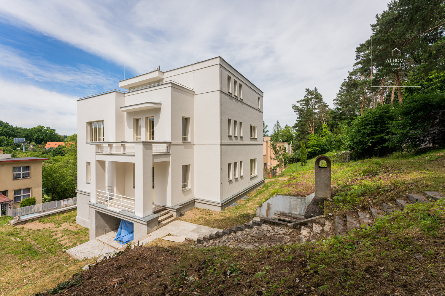 Charming one bedroom apartment with a terrace in a representative villa, Hlubočepy, Prague 5