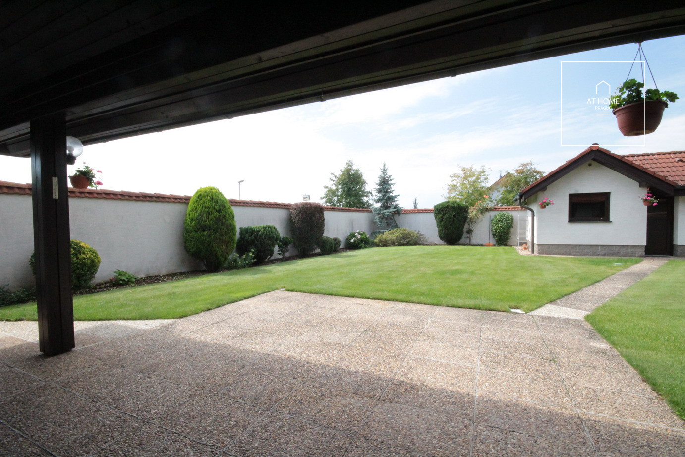 Spacious, luxurious 6-bedroom family house with terrace, Do Oříšků, Horoměřice