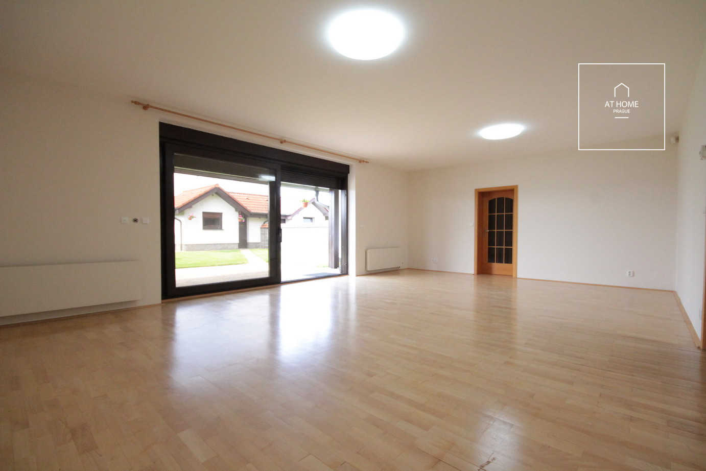 Spacious, luxurious 6-bedroom family house with terrace, Do Oříšků, Horoměřice