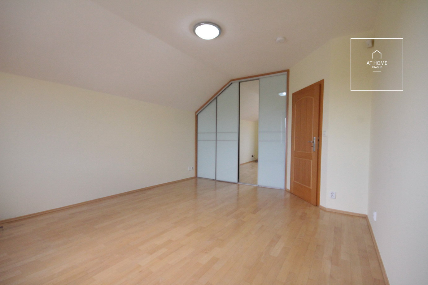 Prostorný, luxusní rodinný dům 7+kk s terasou, Do Oříšků, Horoměřice