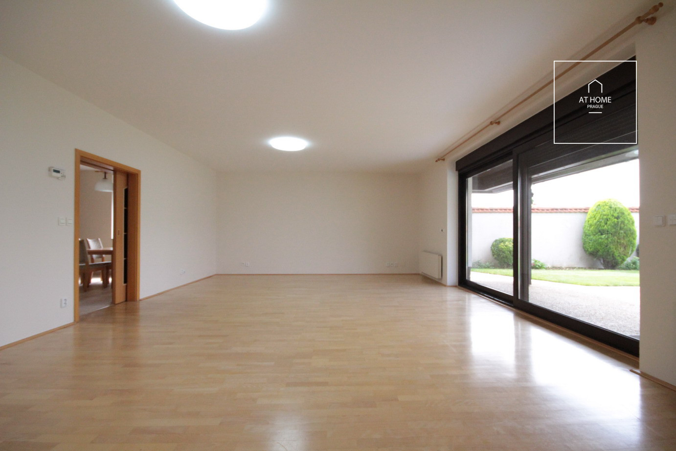 Spacious, luxurious 6-bedroom family house with terrace, Do Oříšků, Horoměřice