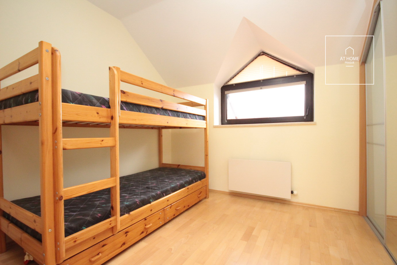 Spacious, luxurious 6-bedroom family house with terrace, Do Oříšků, Horoměřice