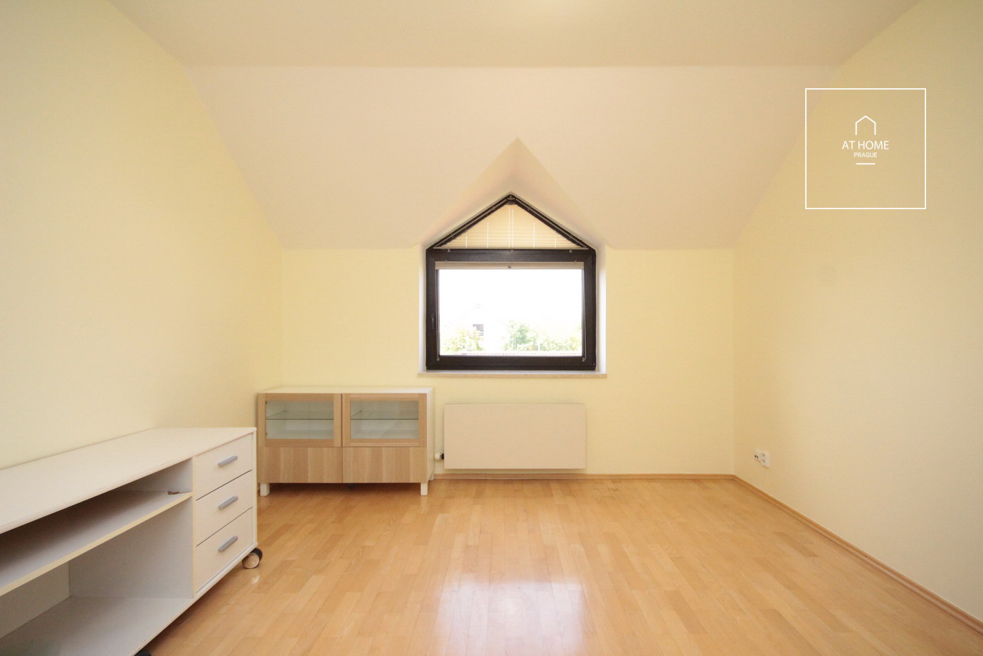 Spacious, luxurious 6-bedroom family house with terrace, Do Oříšků, Horoměřice