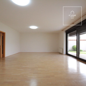 Spacious, luxurious 6-bedroom family house with terrace, Do Oříšků, Horoměřice